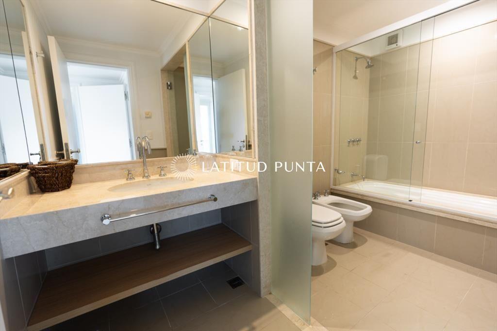 Apartamento en venta Playa Mansa 4 ambientes