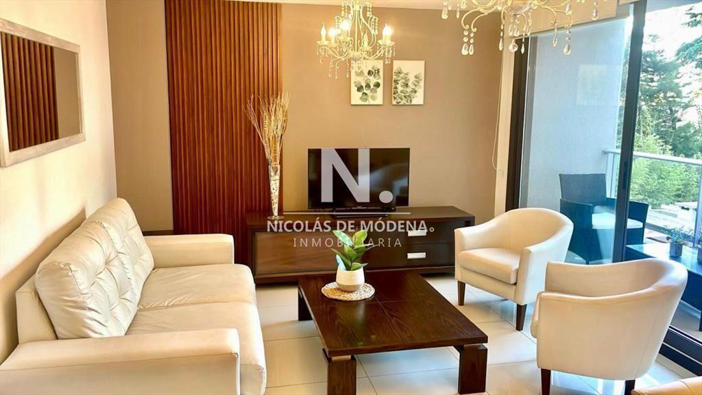 Vende Casa en Cantegril, Punta del Este de 3