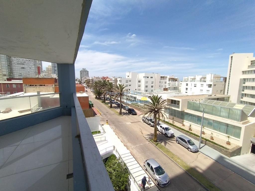 apartamento con vista a playa brava zona de
