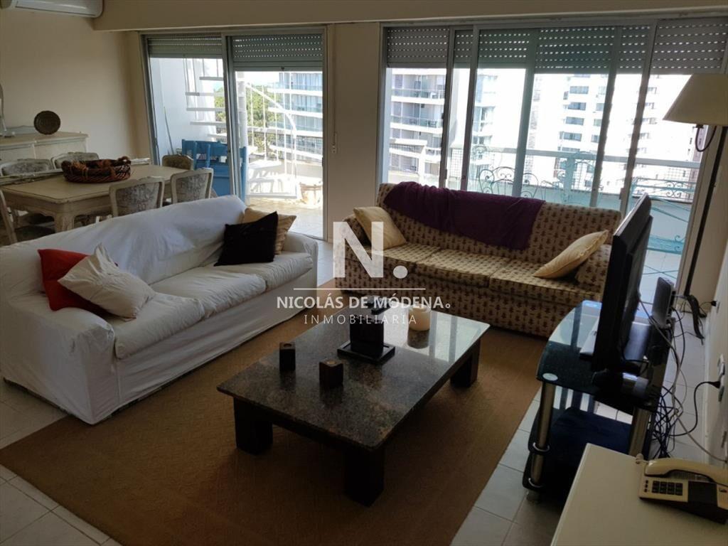 En venta apartamento de 2 dormitorios con terraza