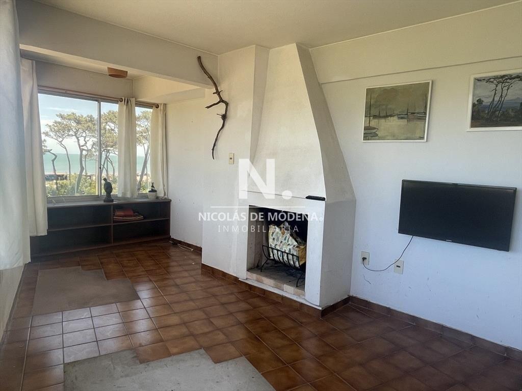 Departamento de 2 dormitorios en venta frente a