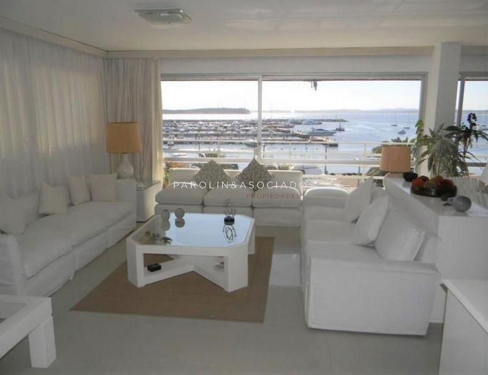 Apartamento en venta de 4 dormitorios en Punta