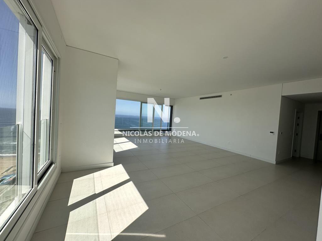 Vende apartamento de 4 dormitorios en Torre Le