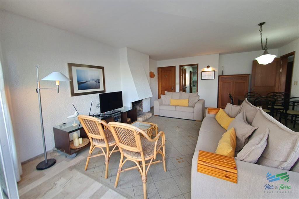 En venta apartamento 3 dormitorios con parrillero propio y