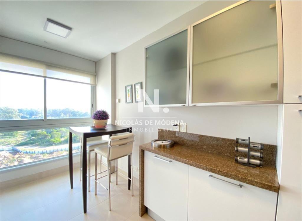 Vende Apartamento de 2 dormitorios frente al mar,