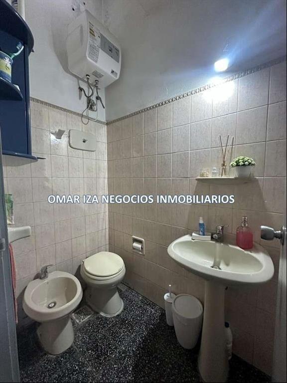 Venta casa La Blanqueada, esquina sobre Av Italia.