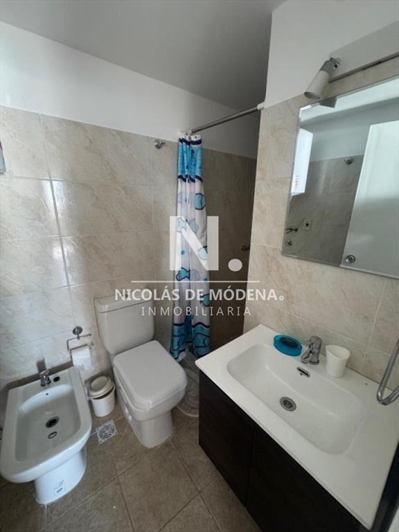 Vende apartamento de 1 dormitorio y medio en del