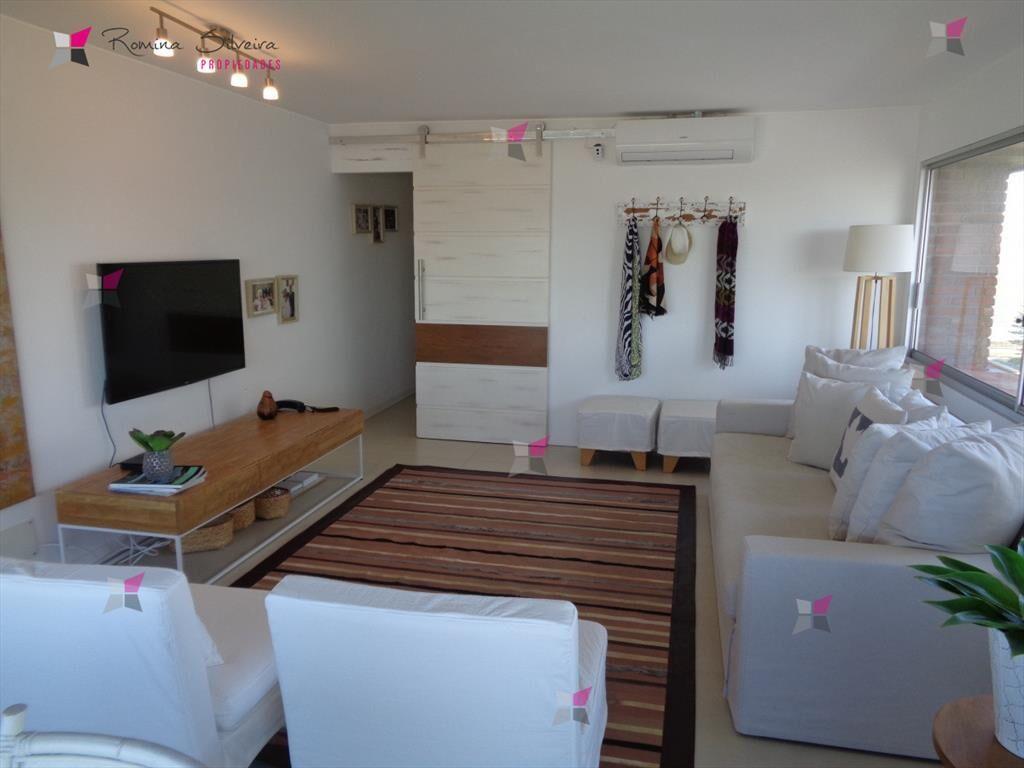 PENTHOUSE EN VENTA DE 4 DORMITORIOS EN MANSA PUNTA DEL ESTE