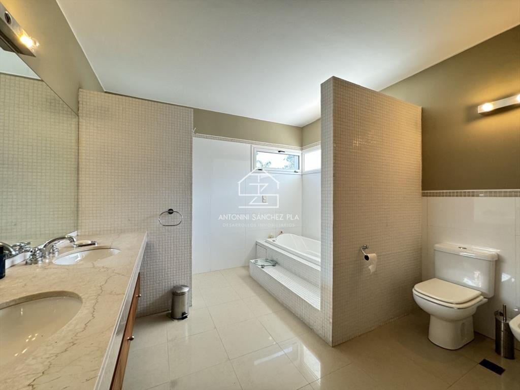 Hermosa casa con piscina a pasos de playa Brava