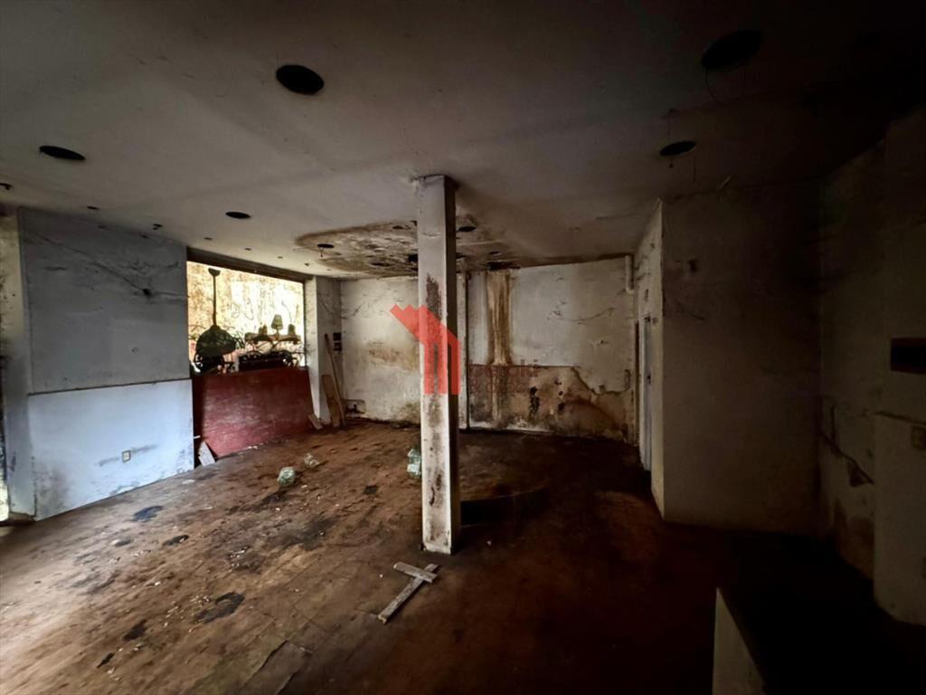 Venta Local con sótano y casa de altos, Cordón