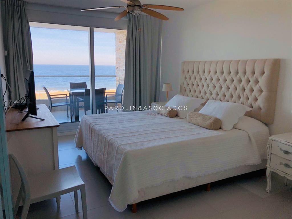Apartamento en venta en primera línea, edificio
