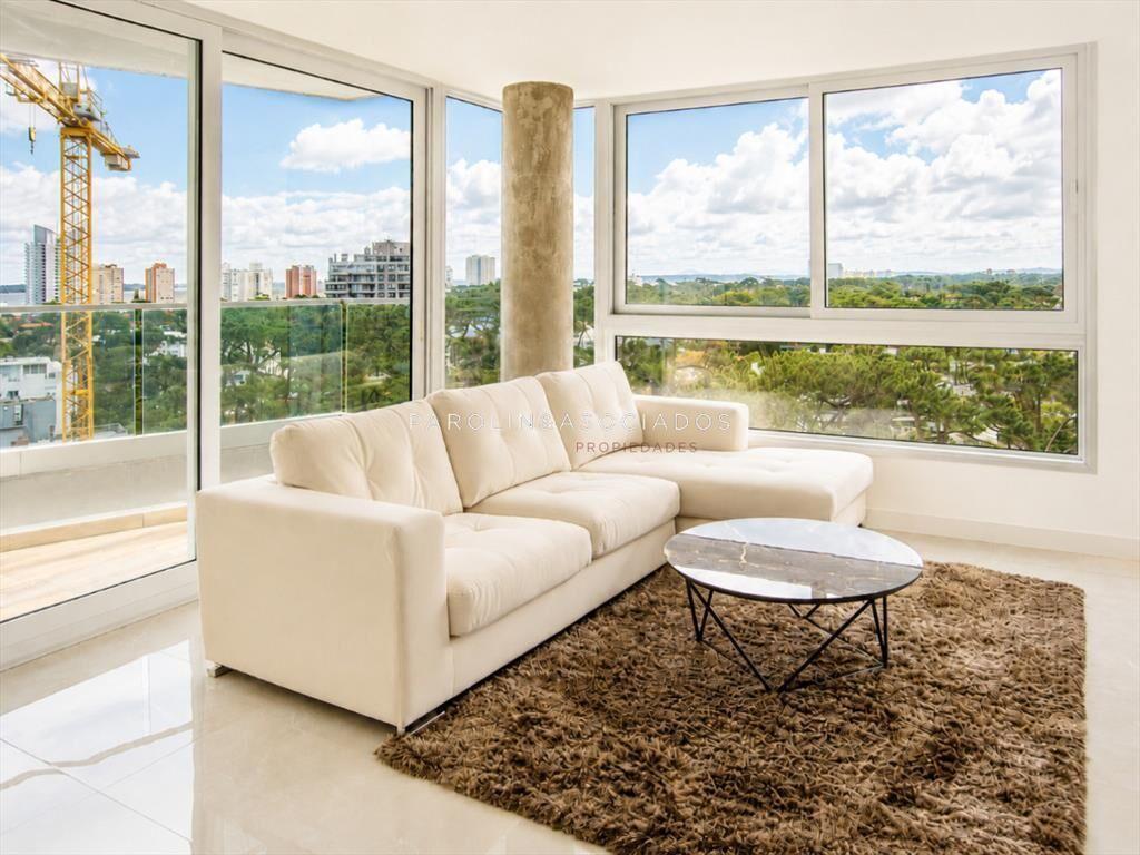 Vende apartamento de 3 dormitorios en Punta del