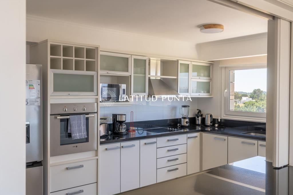 Apartamento en venta Playa Mansa 4 dormitorios