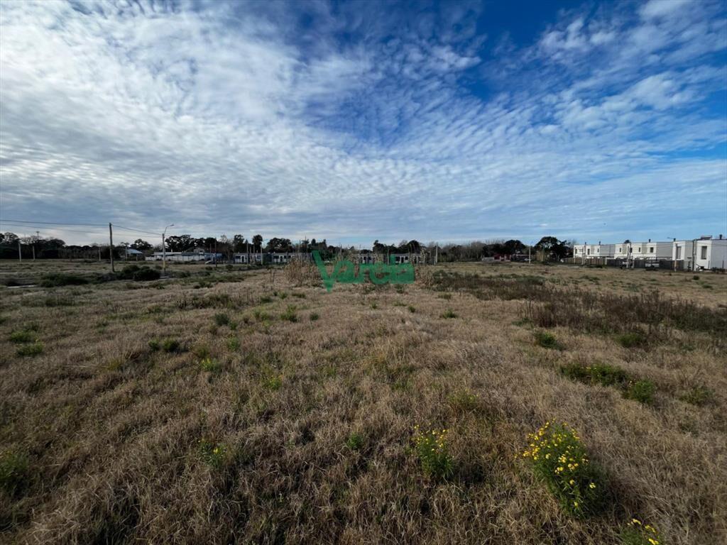 Venta terreno Lagomar, saneamiento. Ideal