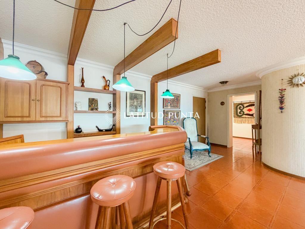 Piso alto en Brava, 3 suites más dependencia