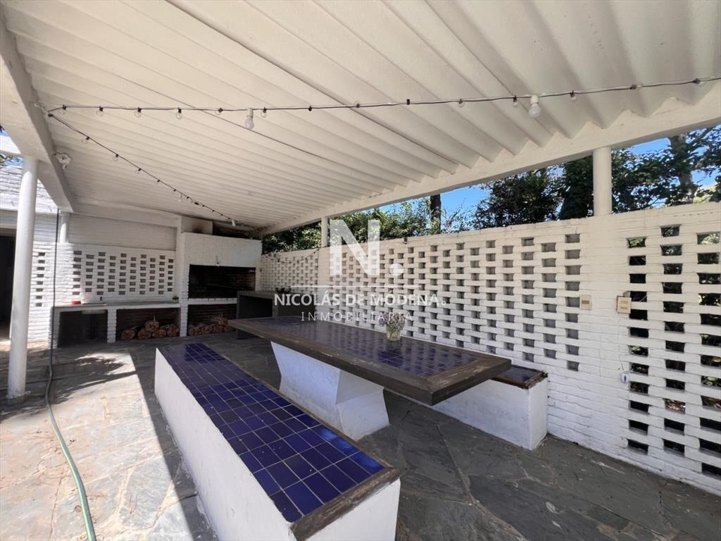 Amplia casa en Cantegril, Punta del Este. 509m2 y
