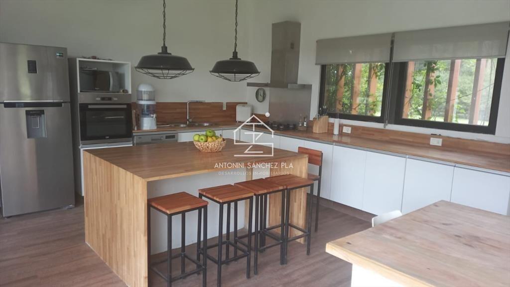 Alquiler y venta de casa de 4 dormitorios en Barrio Privado