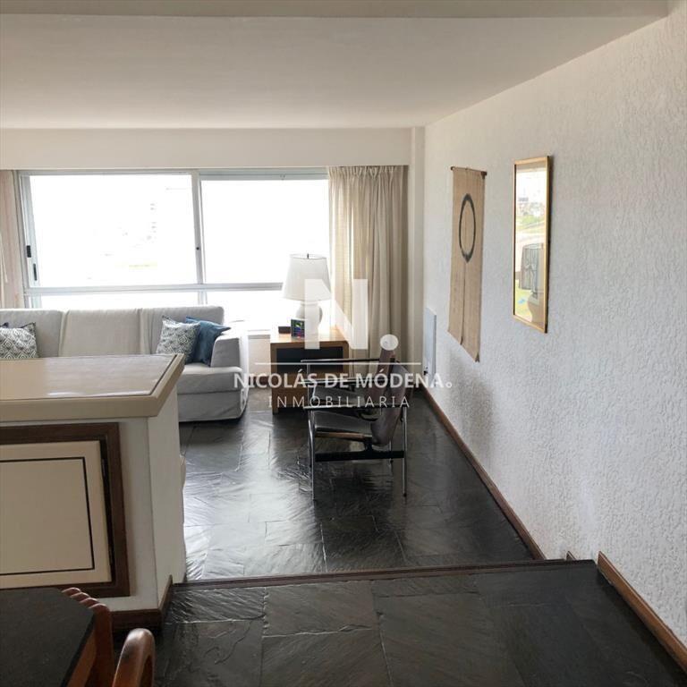 Apartamento de 3 dormitorios en venta en Punta del Este
