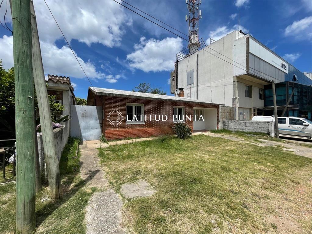 Maldonado centro, casa de dos dormitorios