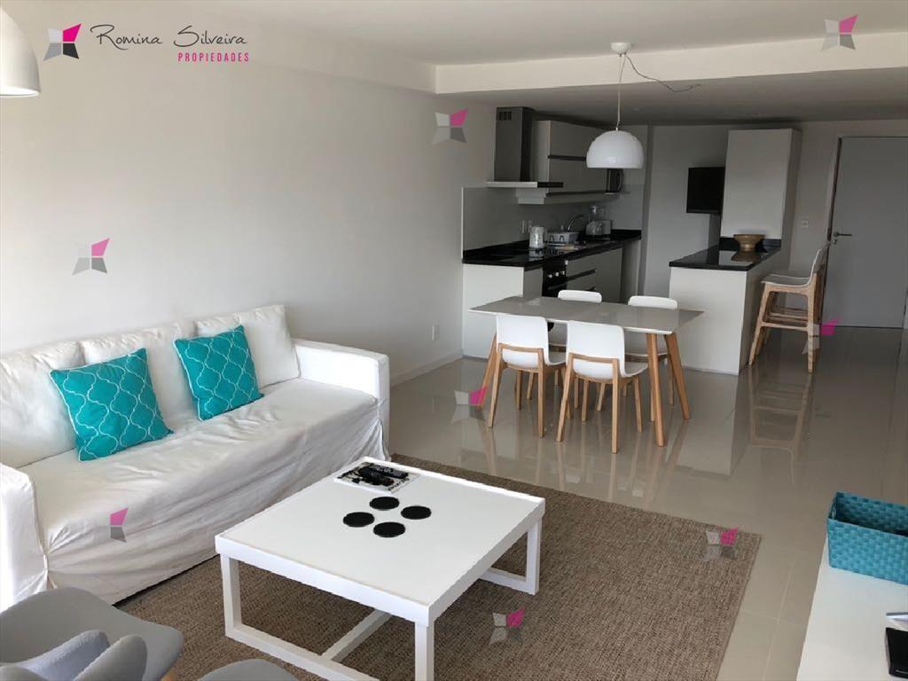 VENTA DE APARTAMENTO DE 2 DORMITORIOS EN TORRE ESMERALDA PU
