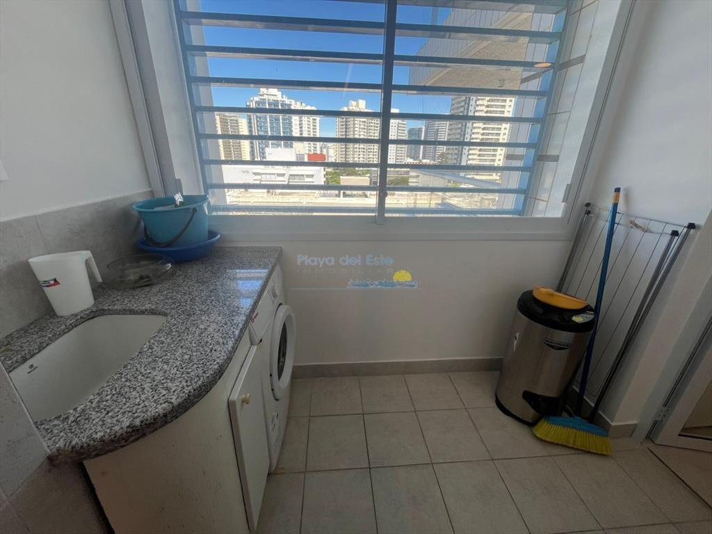 Apartamento en Alquiler de 3 dormitorios en Punta