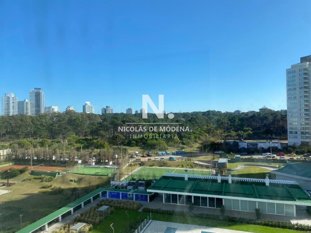 Vende departamento en Brava Punta del Este de 3