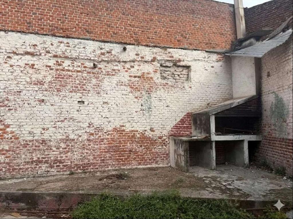 GRAN CASA EN JACINTO VERA CON MUCHO POTENCIAL PARA RECICLAR