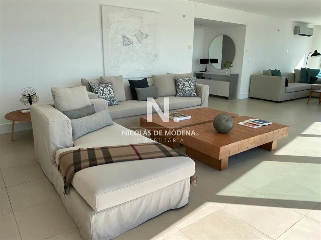 PentHouse de cuatro dormitorios en suite en Le y
