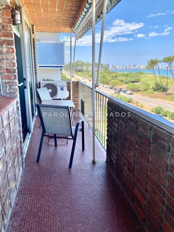 Apartamento En Venta Frente Al Mar, Punta Del Este.