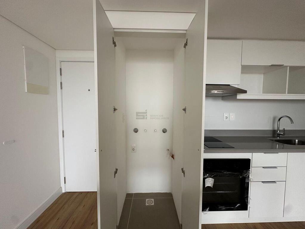 Se alquila Apartamento de un dormitorio con balcón a estren
