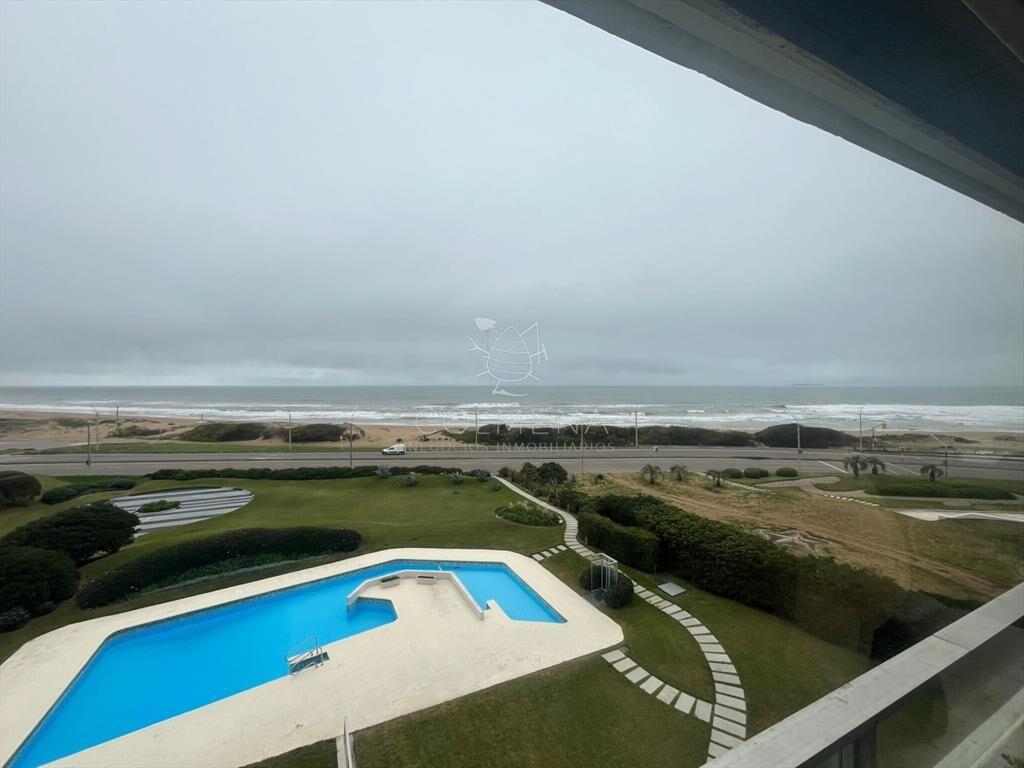 Apartamento en Venta de 3 dormitorios en Punta ,