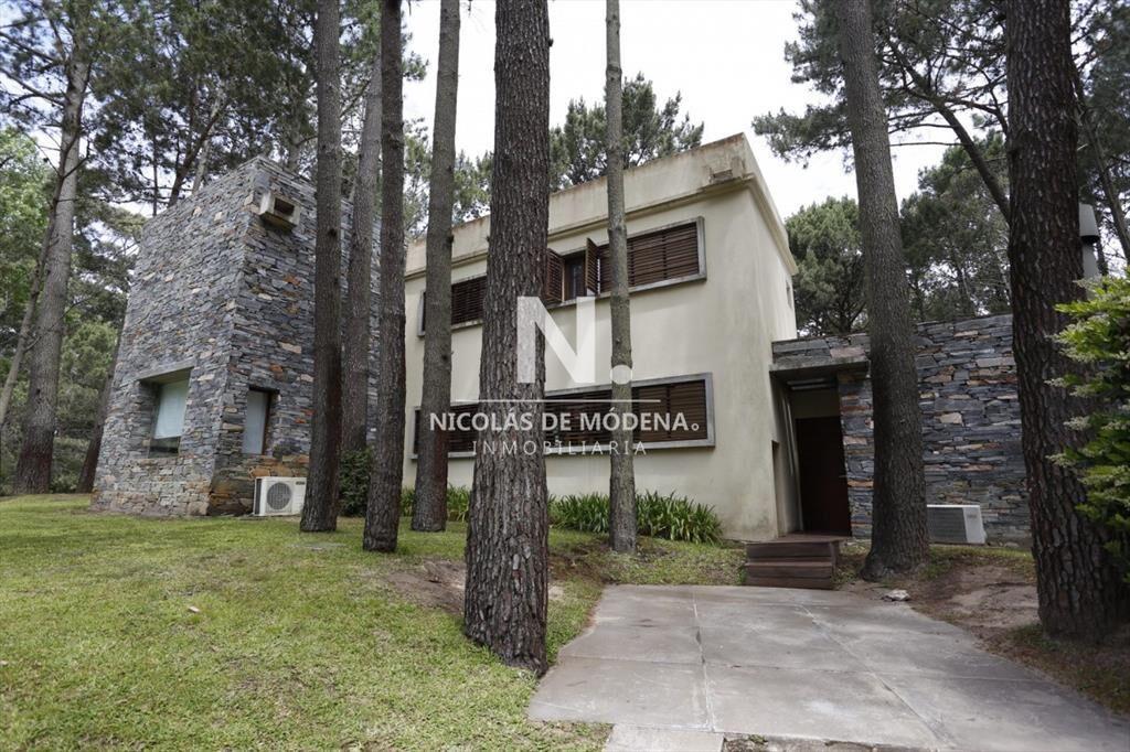Casa dentro complejo solanas barrio cerrado