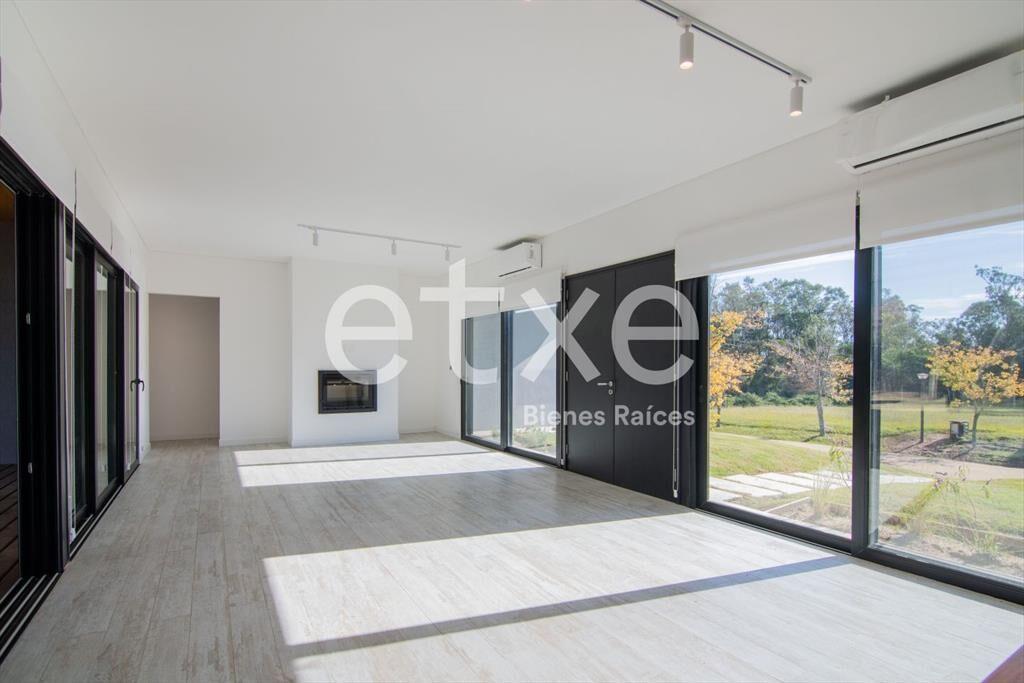 Casa Venta Cumbres de Carrasco Barrio Privado...