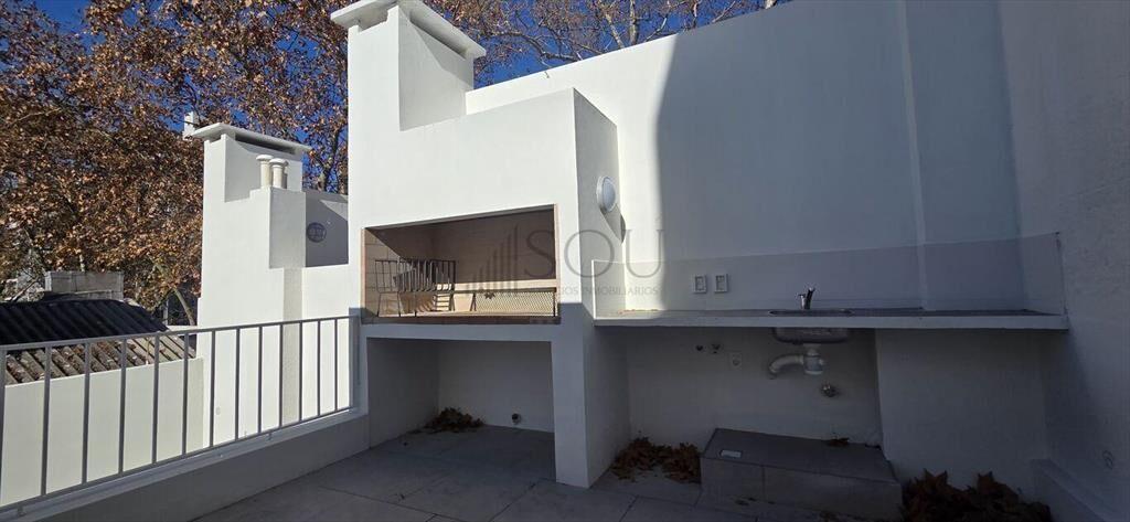 VENTA APARTAMENTO 3 DORMITORIOS Y PARRILLERO CON RENTA CORD
