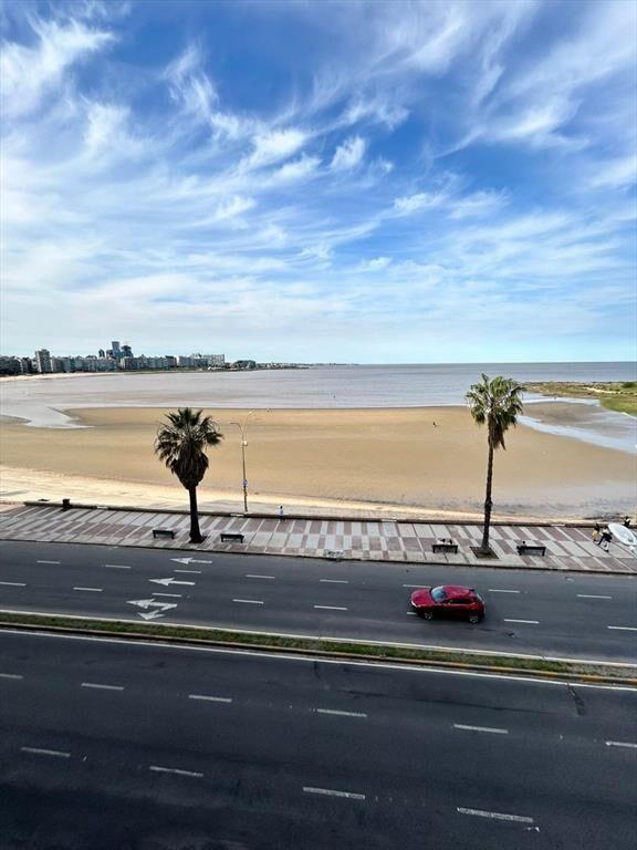 Rambla y Juan María Pérez, 130 m2 , gran terraza, reciclado