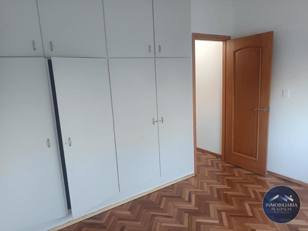 Apartamento duplex en alquiler con cochera cerca de nuev...