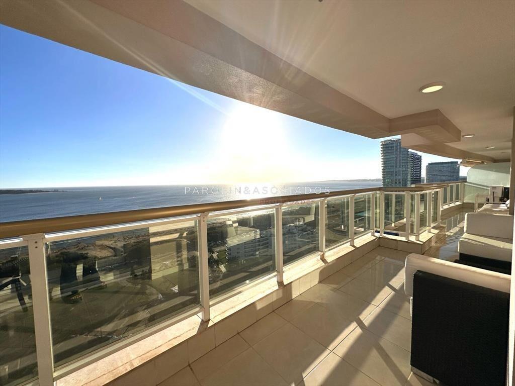 Apartamento de 4 suites en Edificio Le Jardin,