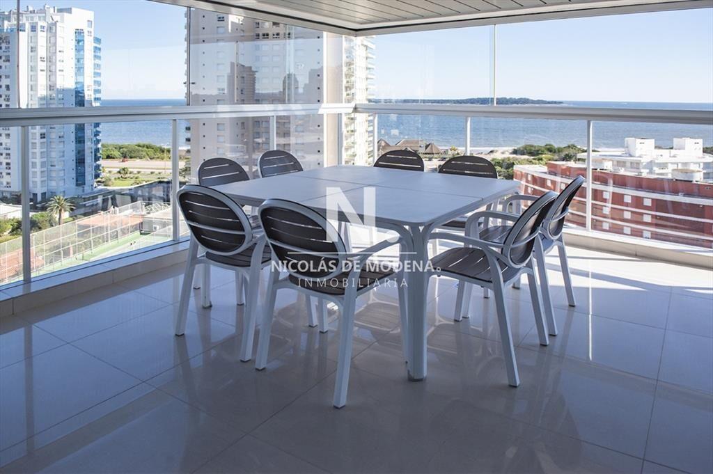 Vende apartamento de 3 dormitorios en Mansa Punta