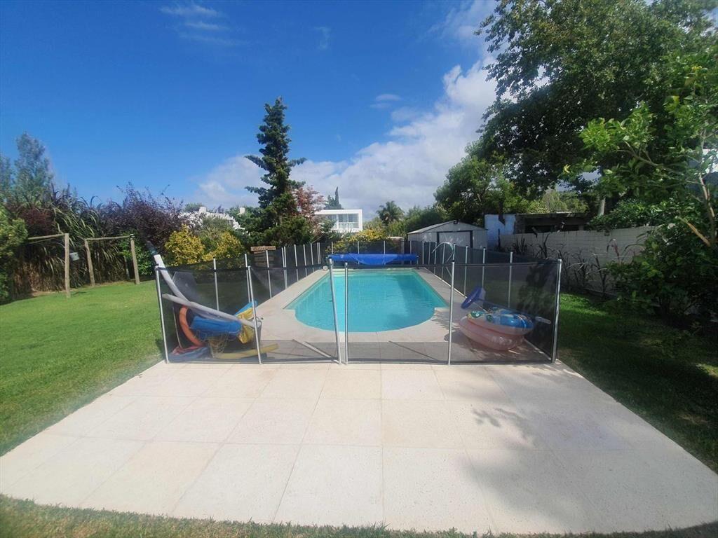 ALQUILER CASA EN BARRIO PRIVADO CON PISCINA