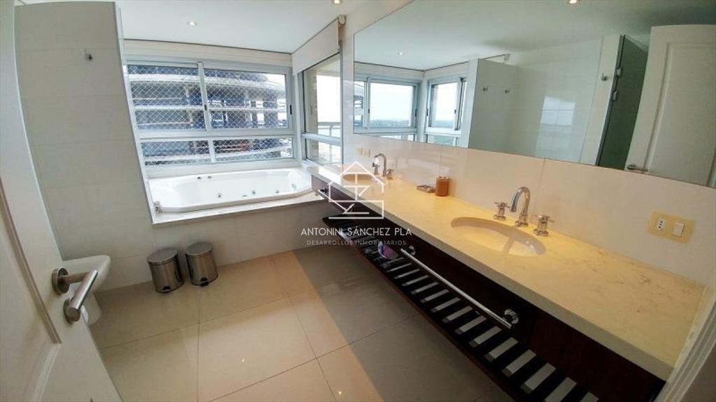 Exclusivo departamento en venta Playa Brava 4 -