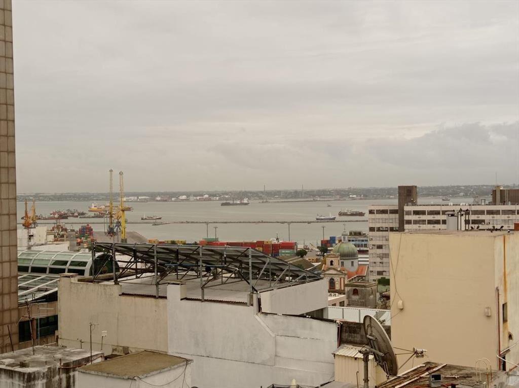 Plaza Independencia , 570 m2 llanos, piso alto con la mejor
