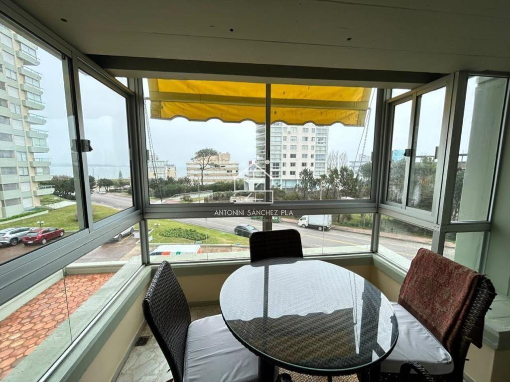 Alquiler apartamento tres dormitorios Punta del este Playa