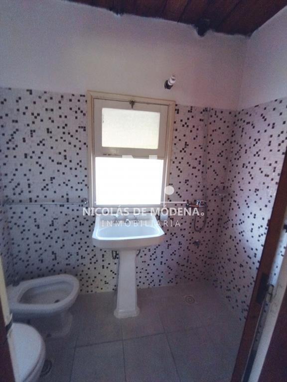 VENTA DE HERMOSA CASA EN BARRIO PINARES - 3 DORMITORIOS -
