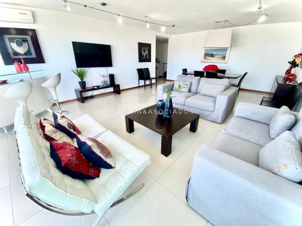 Pent House en venta de 3 dormitorios en edificio