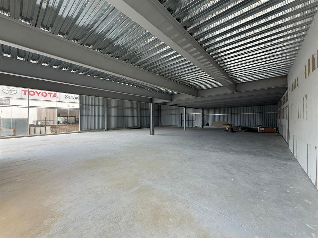 Alquiler de gran local comercial de 467 m², 30 mts frente p