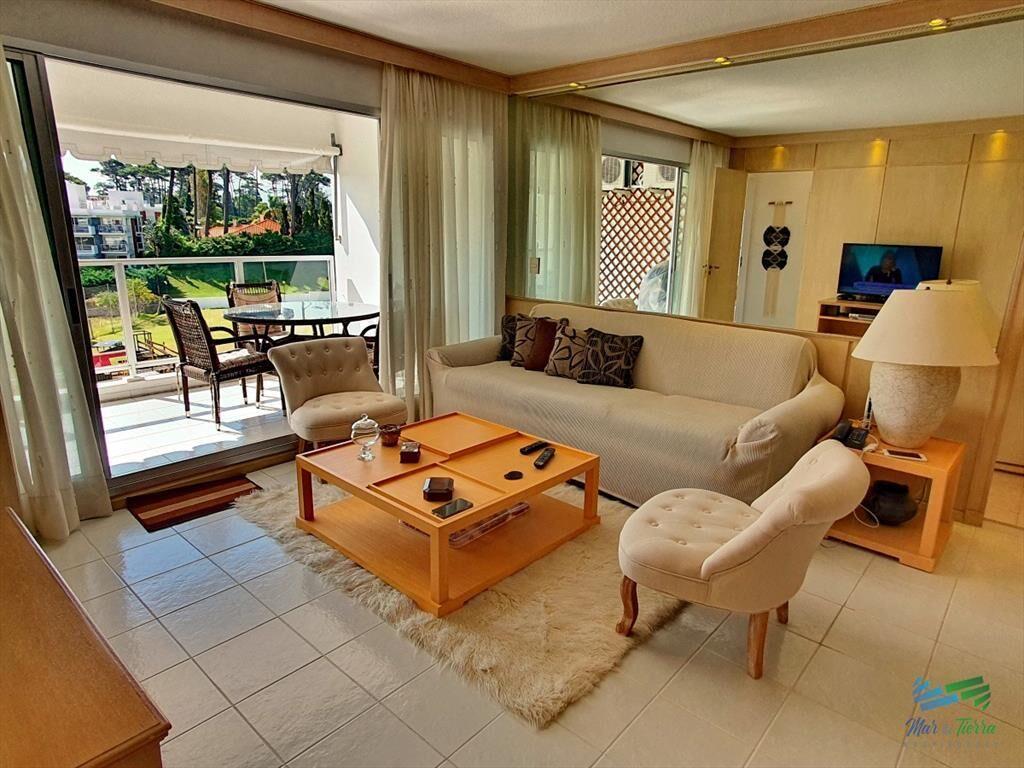 Vendo apartamento de 2 dormitorios, 2 baños y