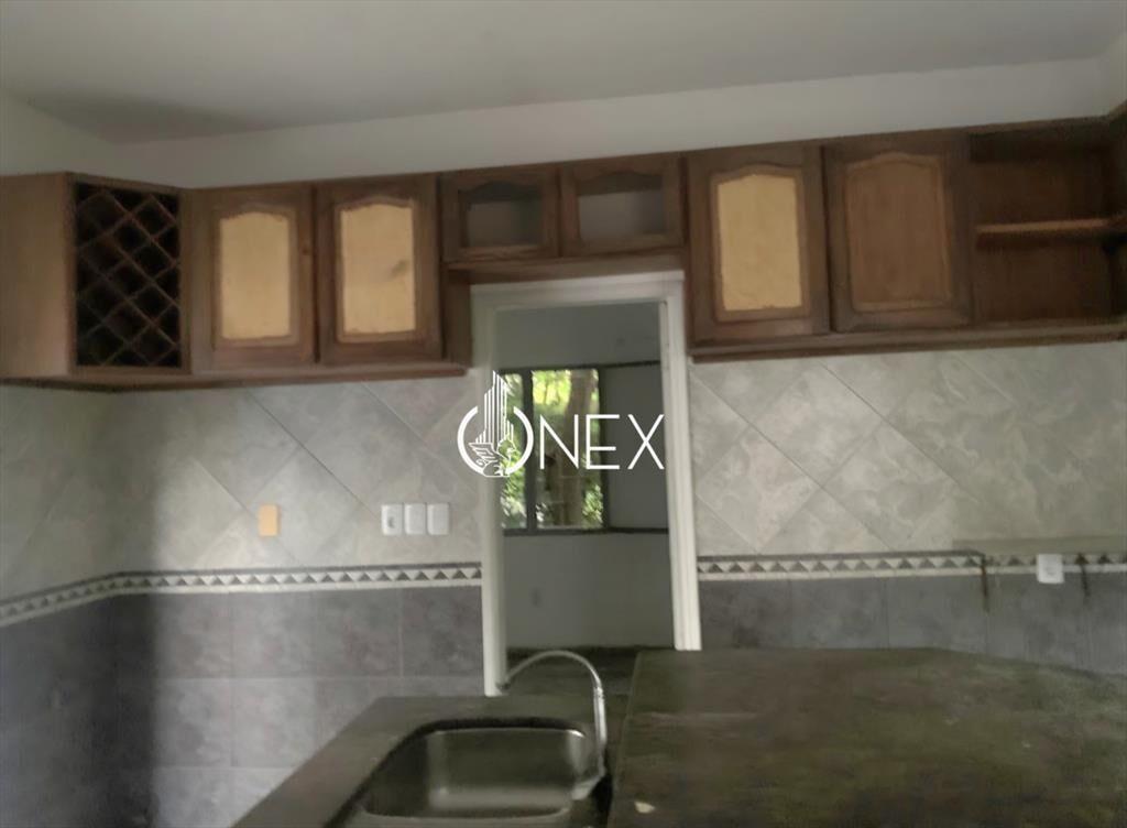 Venta de 3 Casas, más Monoambiente y Local Comercial en Ne