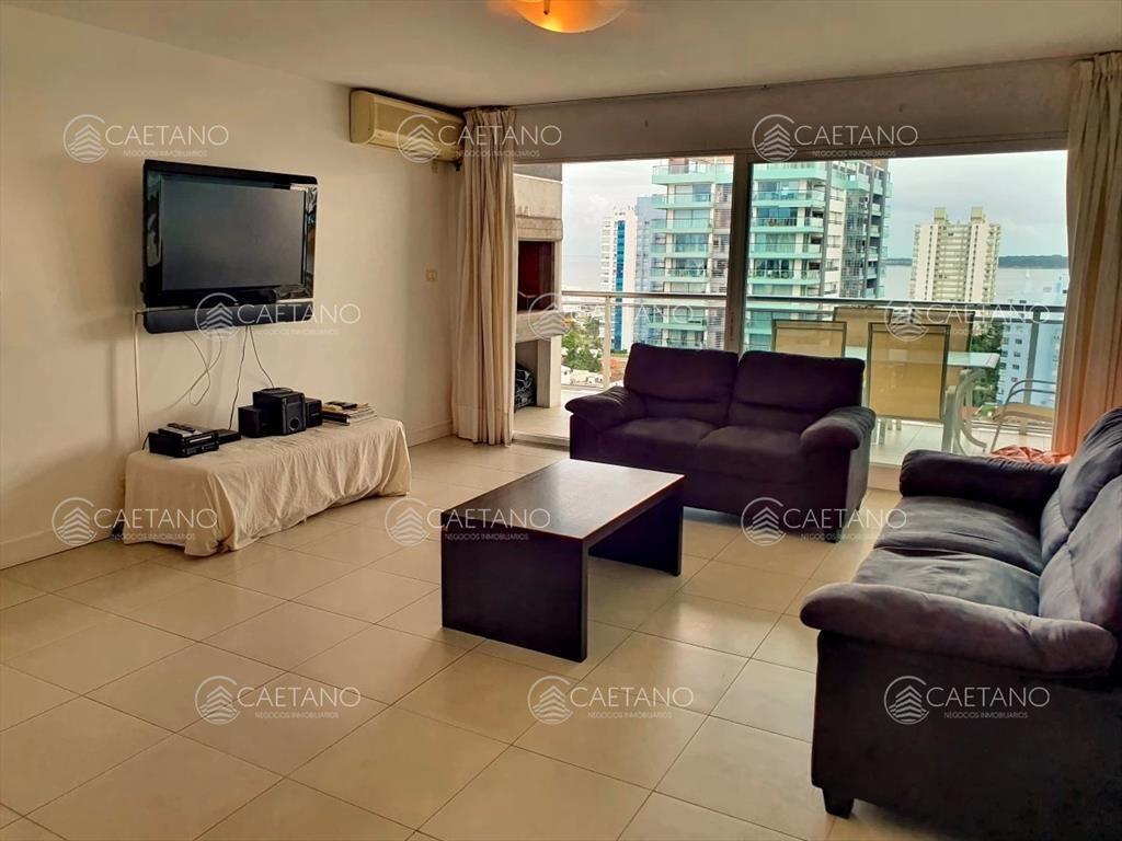 Venta apartamento 3 dormitorios piso alto Punta