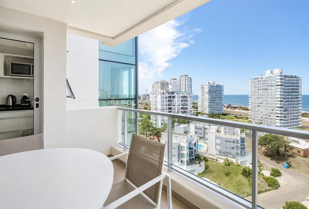 Apartamento en venta de 3 dormitorios en Wind Tower, Punta