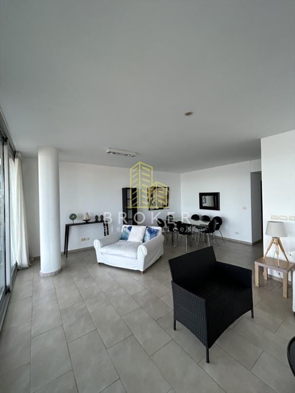 Venta de espectacular apartamento de 3 dorm. en .